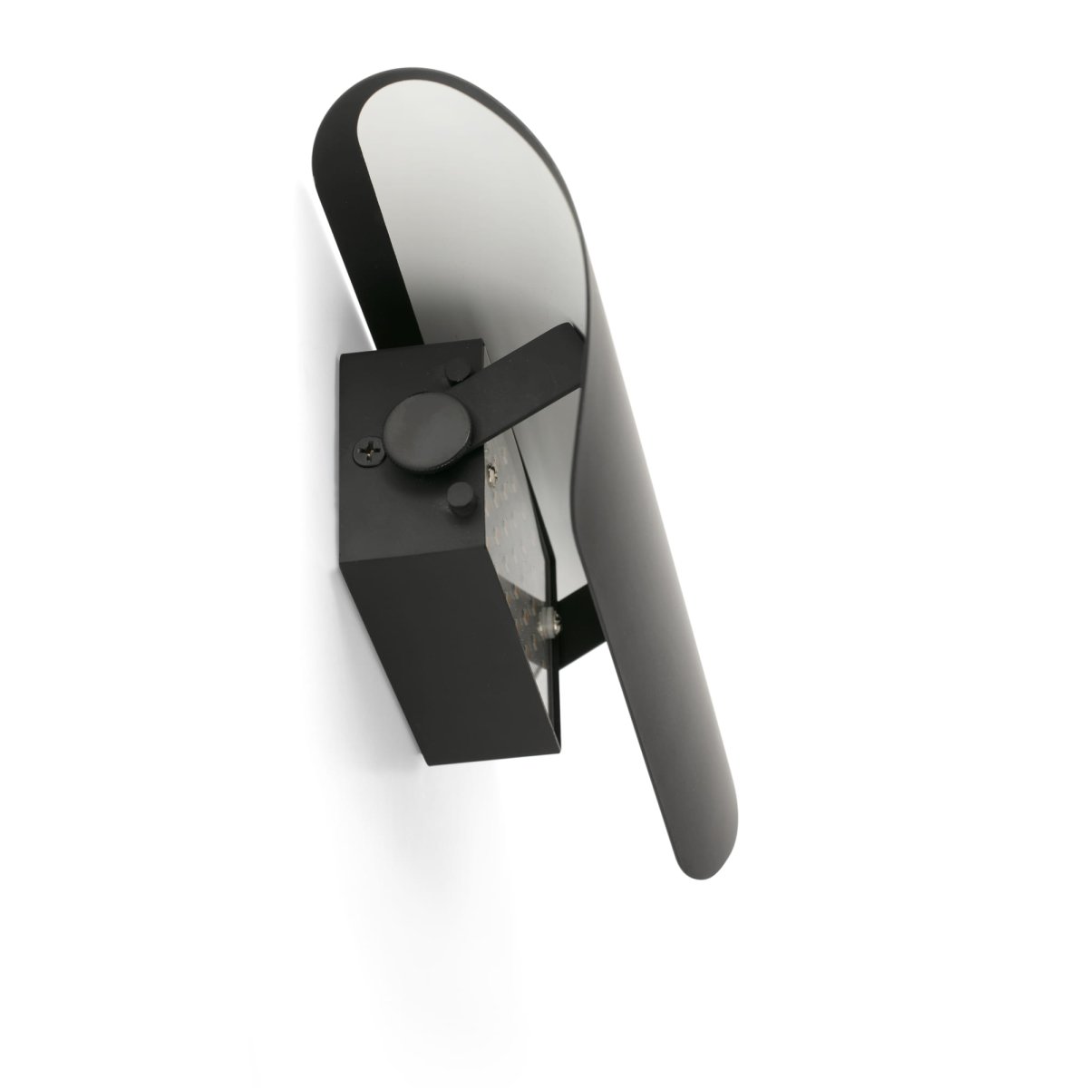 Novo 25cm Sort væglampe Fra Faro Barcelona - Lavet af metal og kan monteres b&aring;de lodret og vandret - perfekt til fleksible interi&oslash;rer.