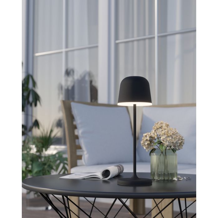 Mannera 34cm Sort bærbar Fra Eglo - Ved hjælp af den indbyggede touch-dæmper kan du justere lyset i tre trin, så du får den helt rigtige følelse &ndash; fra blød og hyggelig glød til et mere funktionelt lys.