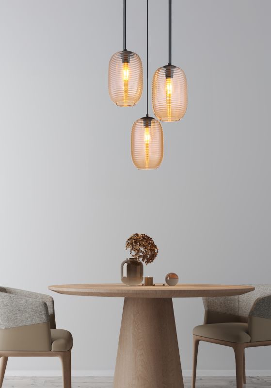 Jefrey Ø47 Rav loftslampe Fra Globo Lighting - Denna eleganta taklampa har en rund form och &auml;r utrustad med tre rundade glaskupor i varm b&auml;rnstensf&auml;rg.