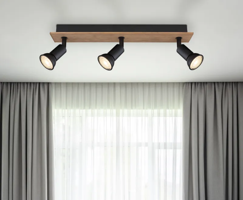 Drew 3 Natur spotlight Fra Globo Lighting - Drew &auml;r en stilren takspotlight som imponerar med sin design i svart metall och m&ouml;rkt tr&auml;.