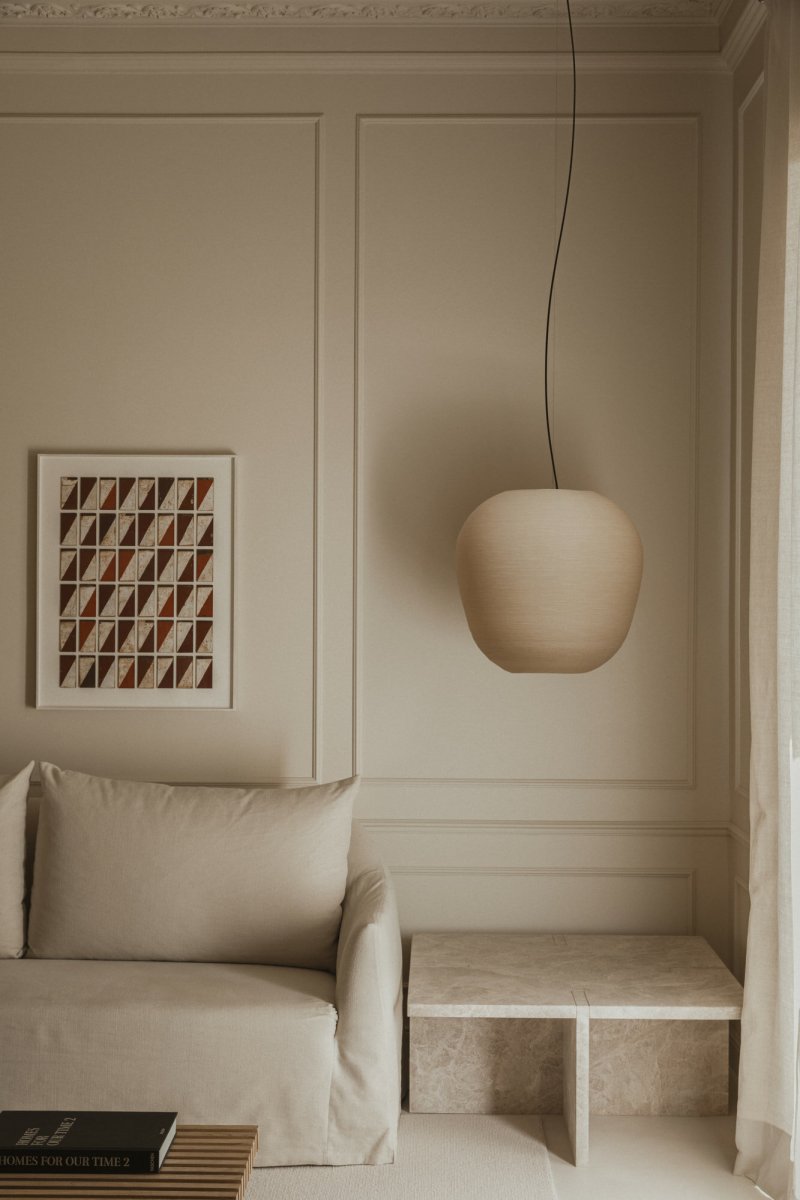 Tierra Ø52 Beige loftslampe Fra Faro Barcelona - N&aring;r lampen t&aelig;ndes, bliver den til en lysskulptur med en st&aelig;rk visuel tilstedev&aelig;relse.