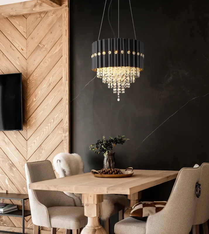 Eleos Ø40 Sort loftslampe Fra Globo Lighting - Med en stomme i matt svartlackerad metall och en lampsk&auml;rm i samma nyans sm&auml;lter den harmoniskt in i b&aring;de moderna och klassiska interi&ouml;rer.