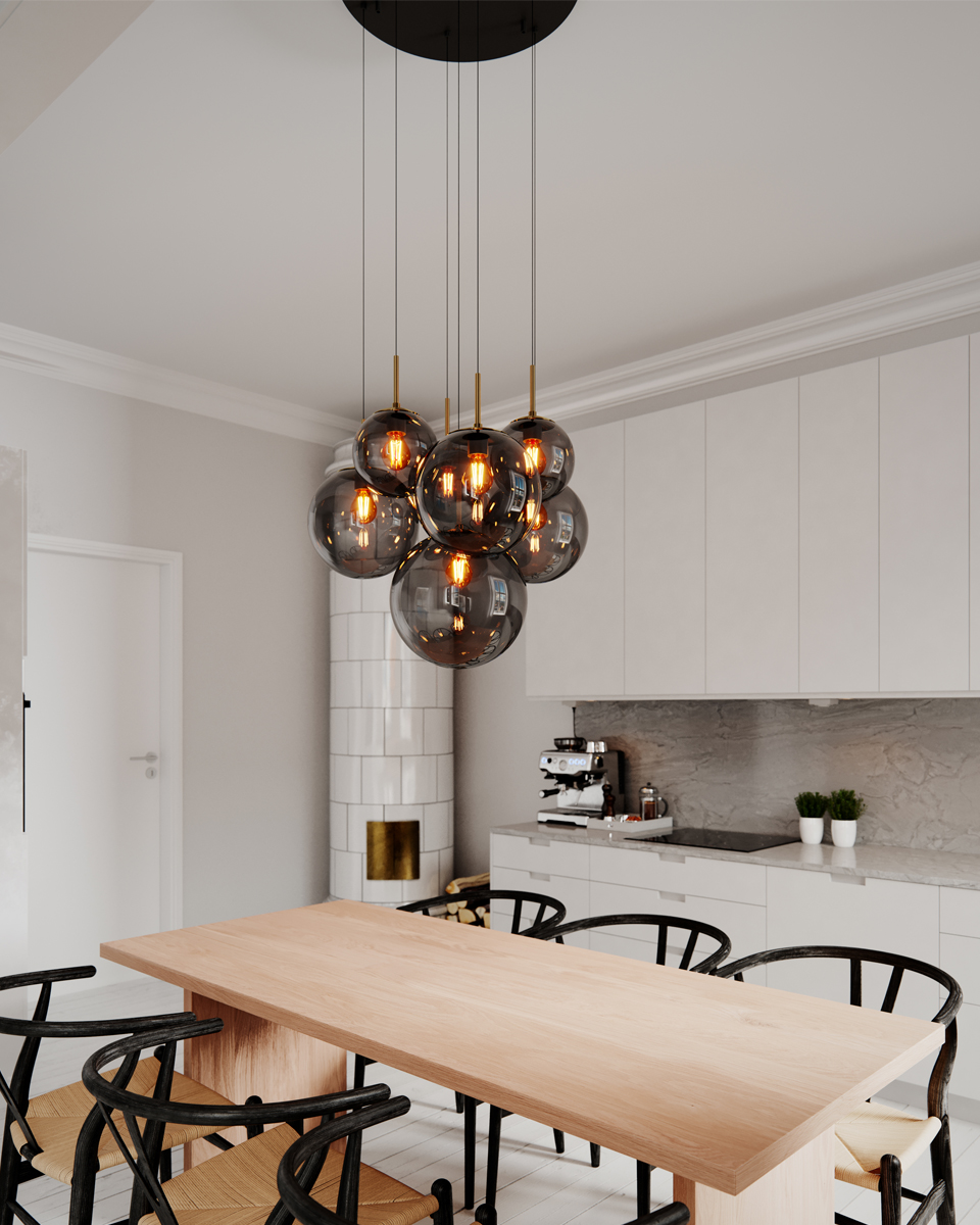 Laura Ø53 Røggrå loftslampe Fra By Rydéns - Denne lampe er lavet af mat sort metal med stilfulde messingdetaljer og udstr&aring;ler en tidl&oslash;s charme.