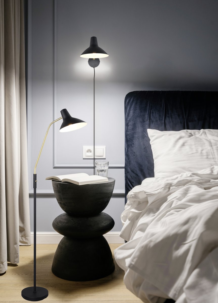 Traveller Sort gulvlampe Fra Trio Lighting - 