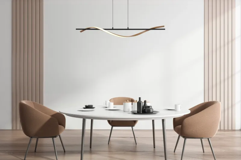 Watkins 115cm Sort loftslampe Fra Globo Lighting - Den raka st&aring;ngen i mattsvart metall utstr&aring;lar enkel elegans, medan aluminium med m&ouml;rk tr&auml;look och den opalf&auml;rgade plastsk&auml;rmen skapar en harmonisk kontrast.