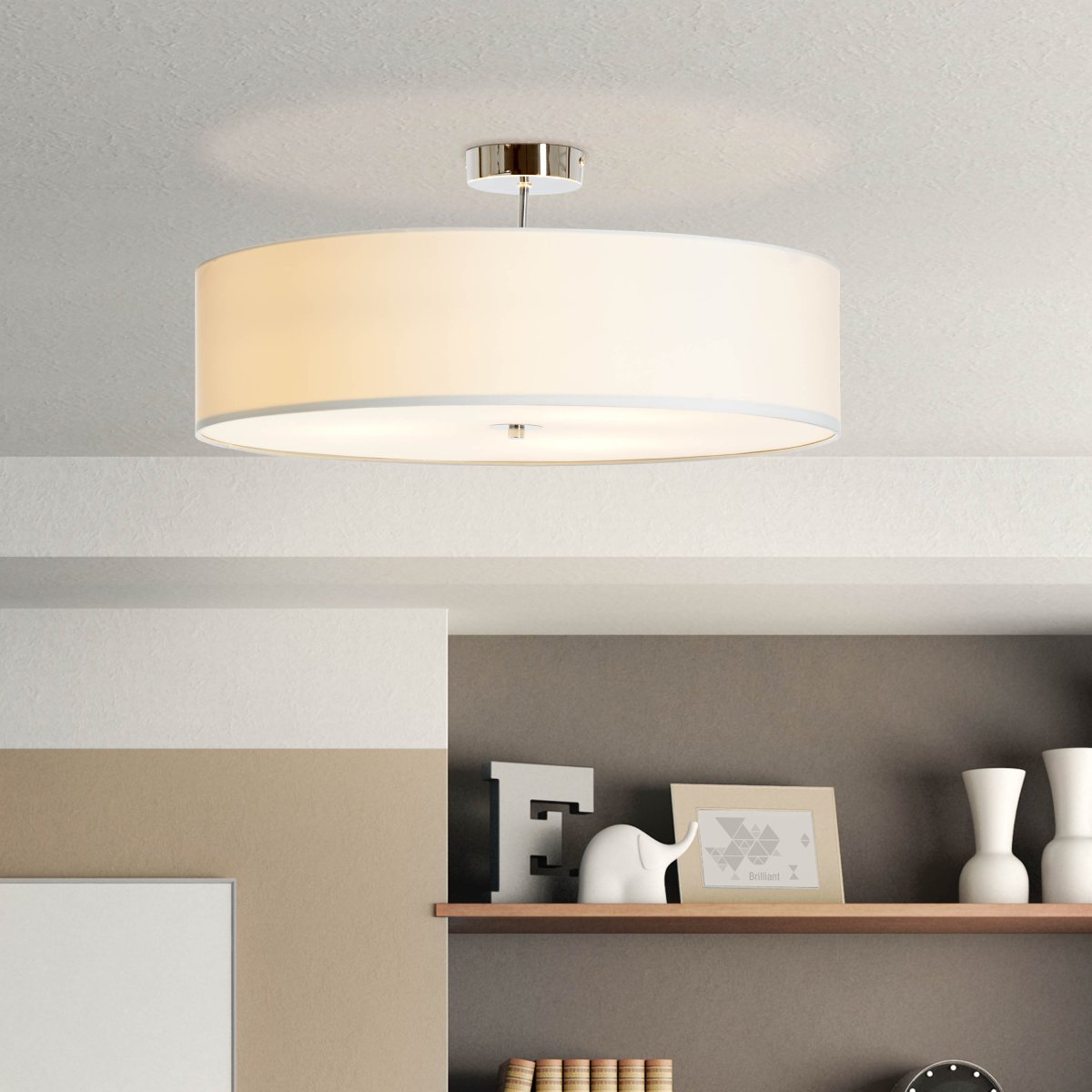 Andria Ø60 Hvid plafond Fra Brilliant - Med en diameter på 60 cm er lampen perfekt til at lyse større rum op.