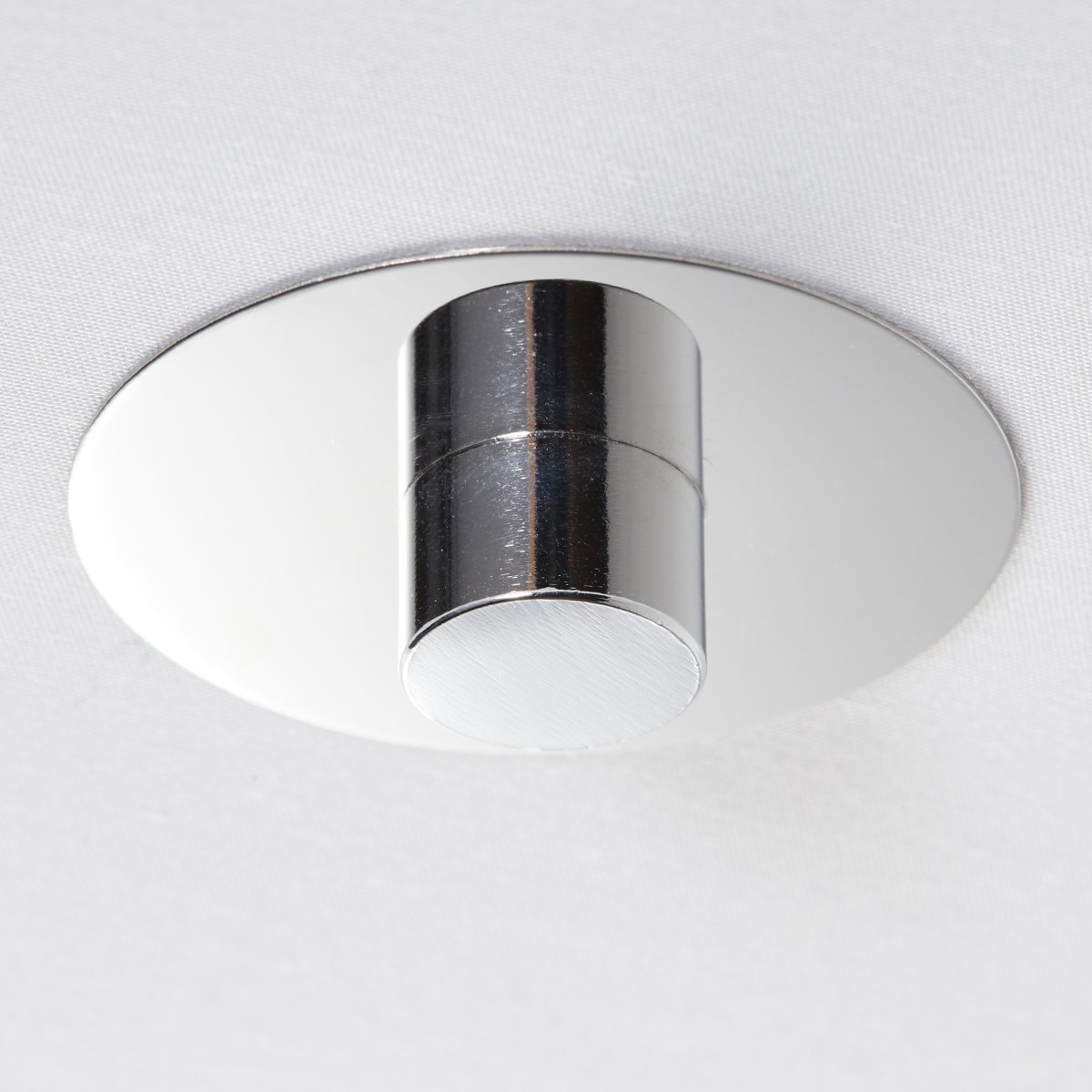 Andria Ø60 Hvid plafond Fra Brilliant - Med en diameter på 60 cm er lampen perfekt til at lyse større rum op.