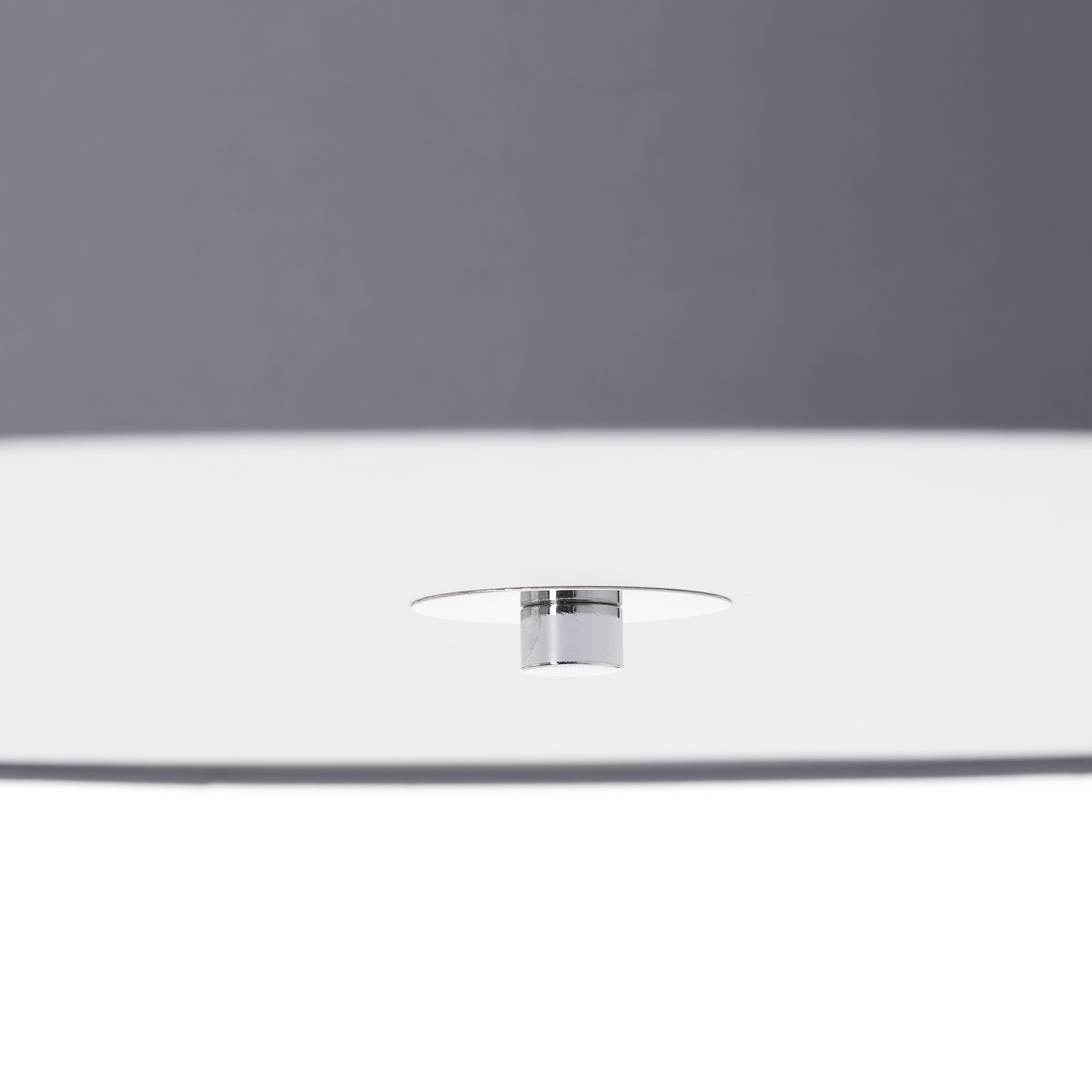 Andria Ø60 Grå plafond Fra Brilliant - Med sin trendy gr&aring; farve, det skaber en behagelig atmosf&aelig;re og kan nemt kombineres med forskellige indretningsstile.