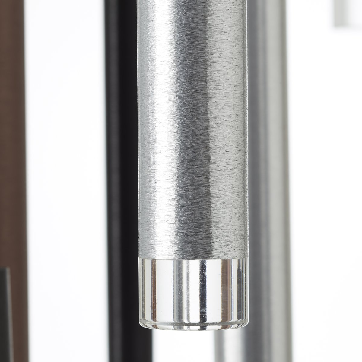 Cembalo Ø55 Aluminium loftslampe Fra Brilliant - Pendlen kan dæmpes i tre trin med en standard vægkontakt, og kablet kan justeres i længden, så det passer perfekt over spiseborde eller i passager.