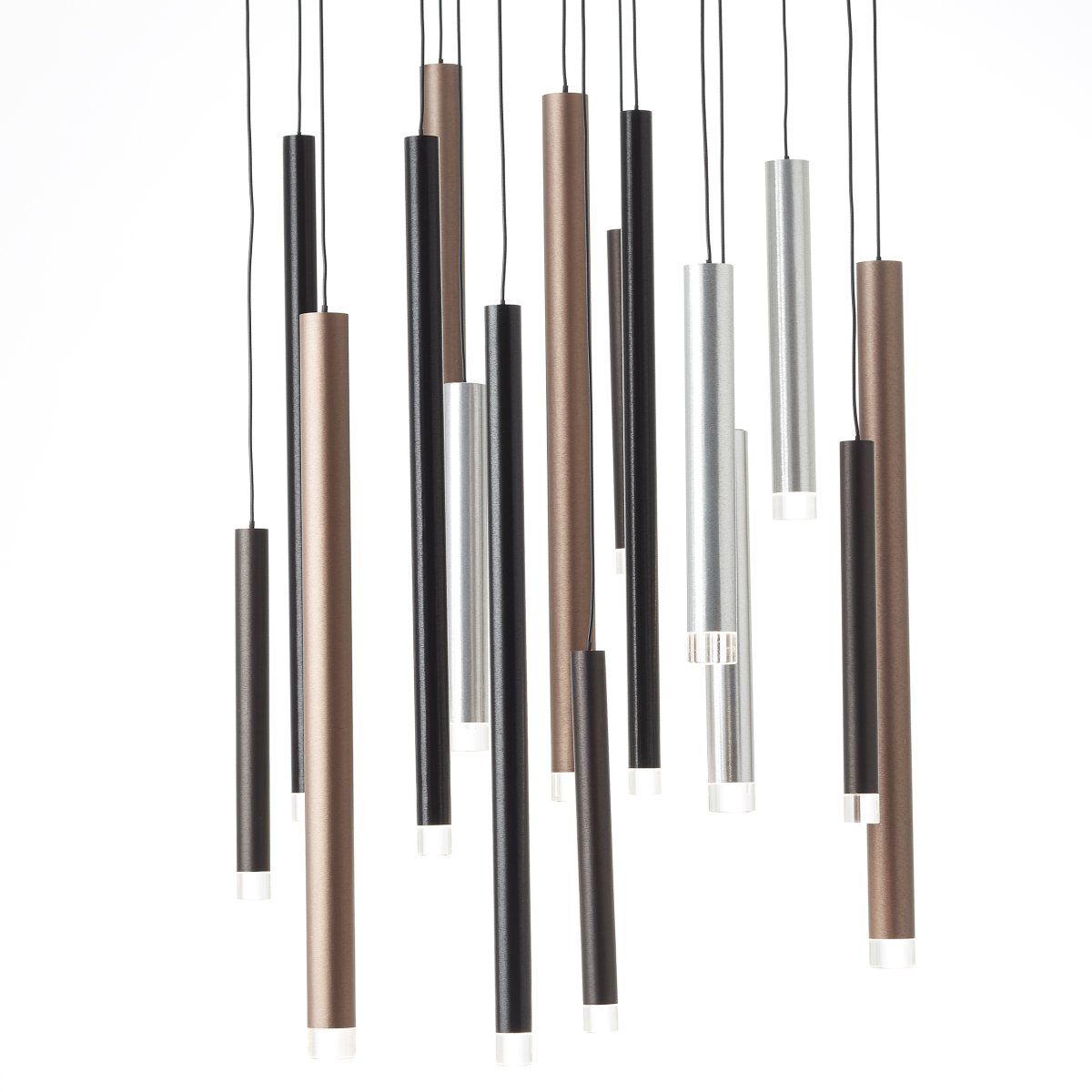 Cembalo Ø55 Aluminium loftslampe Fra Brilliant - Pendlen kan dæmpes i tre trin med en standard vægkontakt, og kablet kan justeres i længden, så det passer perfekt over spiseborde eller i passager.