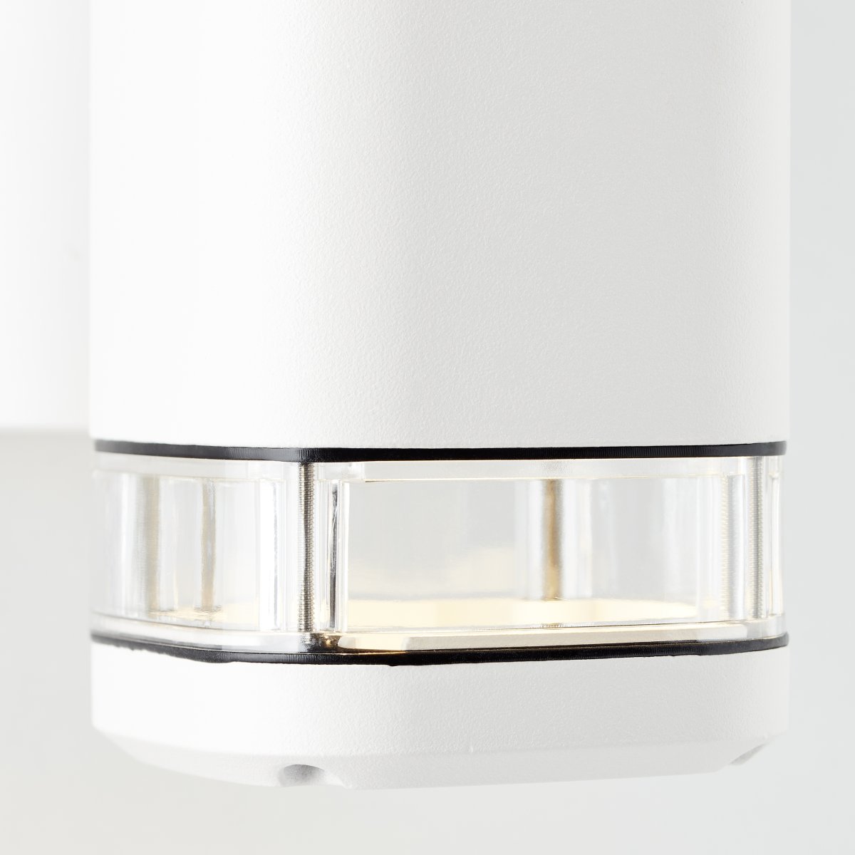 Jandy Hvid udendørslampe Fra Brilliant - Jandy udendørs væglampe tilbyder både praktisk og dekorativ belysning til din facade.