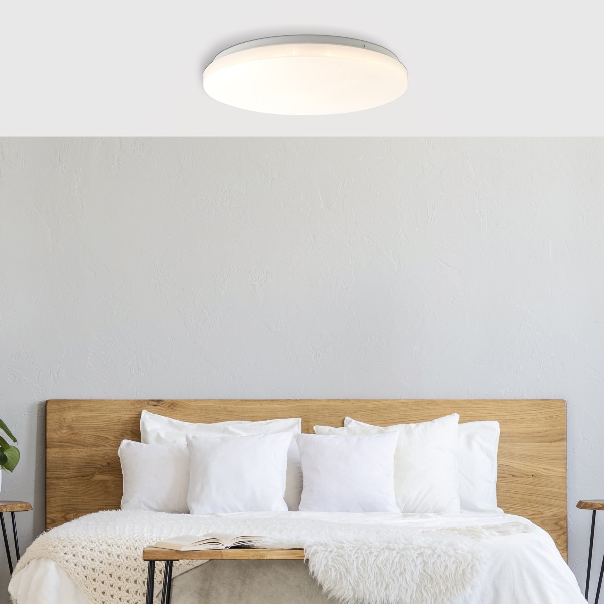 Farica Starry Ø34 Varm hvid plafond Fra Brilliant - Lampen har en stjernehimmel effekt hvor pletter; Gennemsigtige prikker på skærmen minder om skinnende stjerner, hvilket gør den ideel til soveværelser og børneværelser.