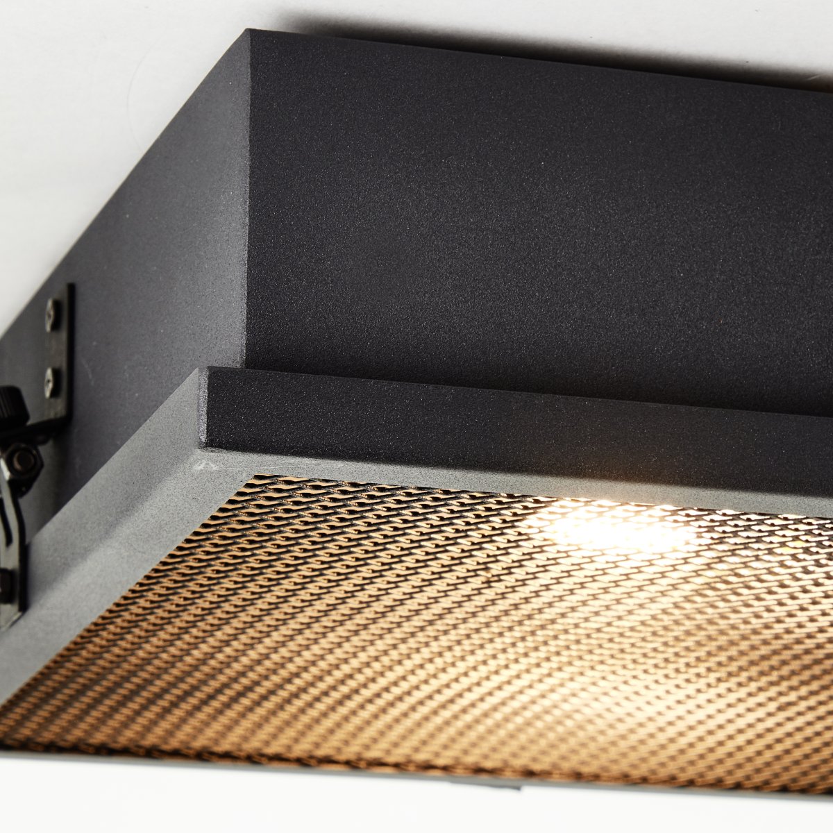 Zois 34cm Sort plafond Fra Brilliant - Zois loftlampen er designet i industriel stil og skaber en unik atmosfære i hjemmet.