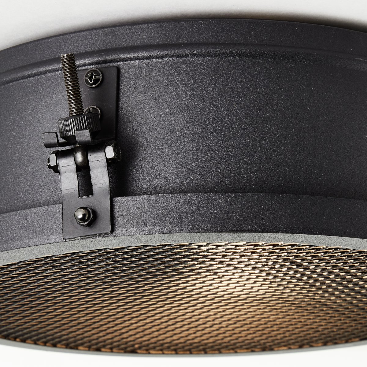 Zois Ø30 Sort plafond Fra Brilliant - Zois loftlampen er designet i industriel stil og skaber en unik atmosf&aelig;re i hjemmet.