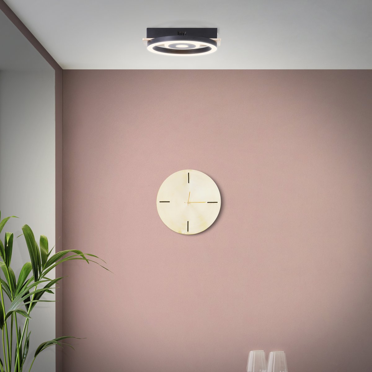 Maureen 22cm Sort plafond Fra Brilliant - Loftlampen kombinerer et naturligt tr&aelig;look med et moderne design og passer perfekt ind i gangen, stuen eller sovev&aelig;relset.