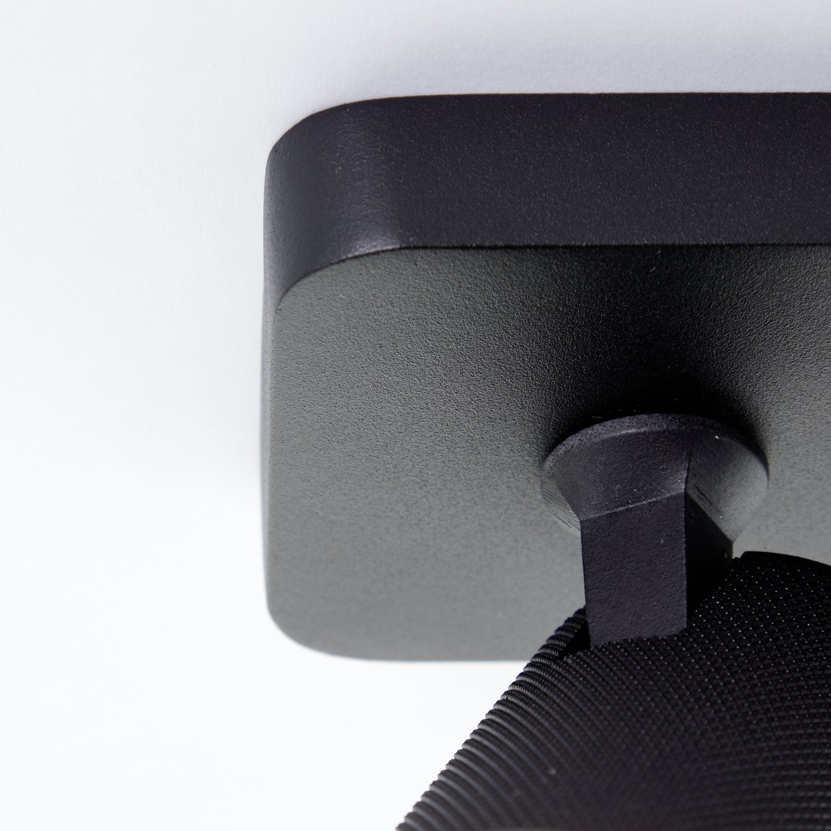 Marty 3 Sand sort spotlight Fra Brilliant - Med et metalhus af høj kvalitet og sorte detaljer giver det et stilrent udtryk, der passer ind i forskellige rum.