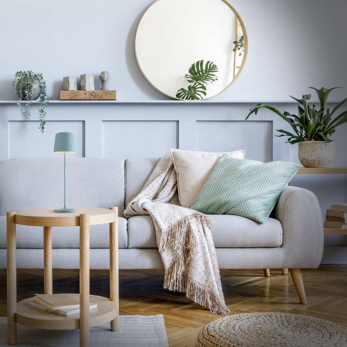 Kaami 37cm Mat blå bærbar Fra Brilliant - Med sin h&oslash;je IP44-klassificering er den vejrbestandig, perfekt til b&aring;de udend&oslash;rs og indend&oslash;rs brug.