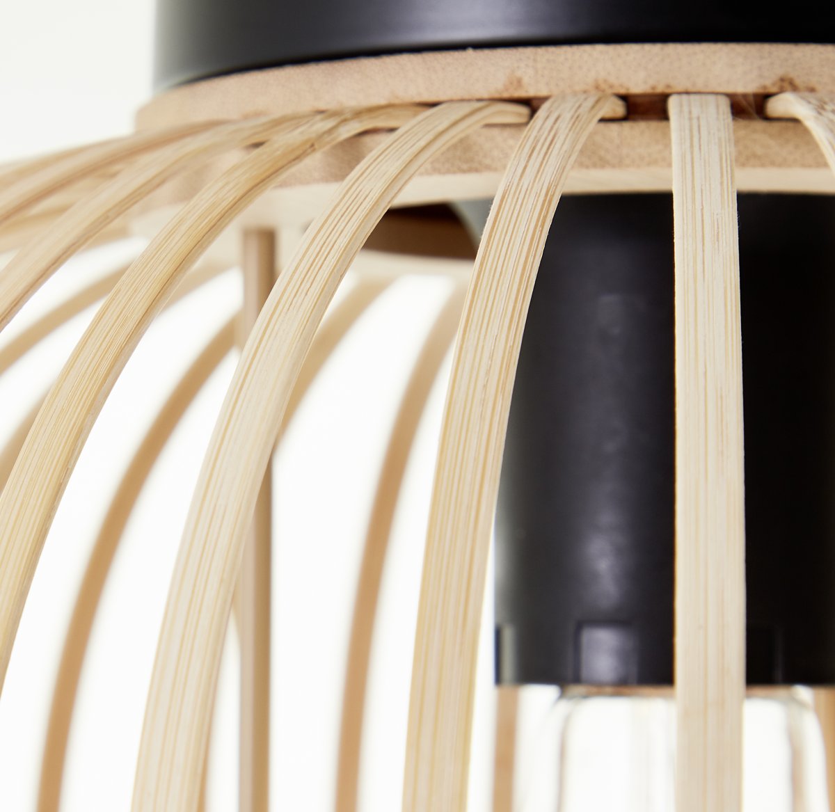 Enca Ø30 Natur plafond Fra Brilliant - Loftlampen Enca er lavet af bambus og giver et naturligt og tidløst indtryk i dit hjem.