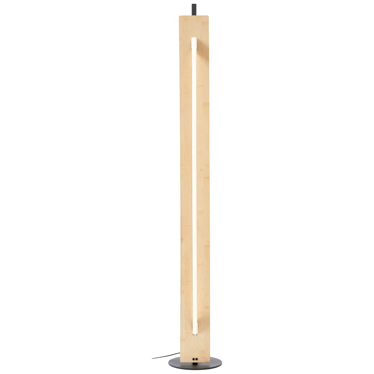 Visby Natur gulvlampe Fra Brilliant - Den statelige lampe p&aring; 120 cm er lavet i metal og bambus, hvilket giver den b&aring;de holdbarhed og en varm, indbydende &aelig;stetik.