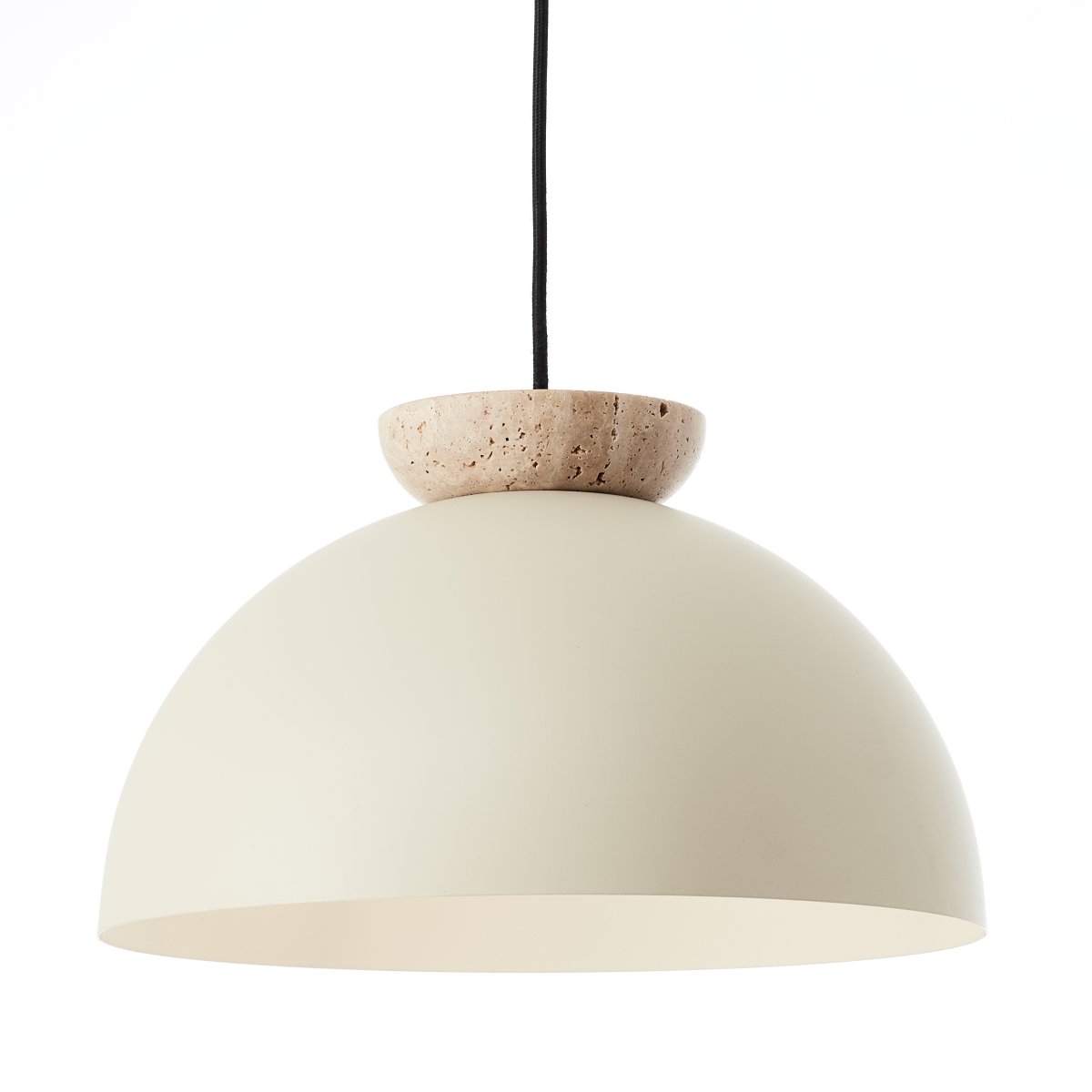 Nalam Ø35 Beige loftslampe Fra Brilliant - Passer perfekt i både stue, køkken eller spisestue og giver et jævnt og behageligt lysindfald.