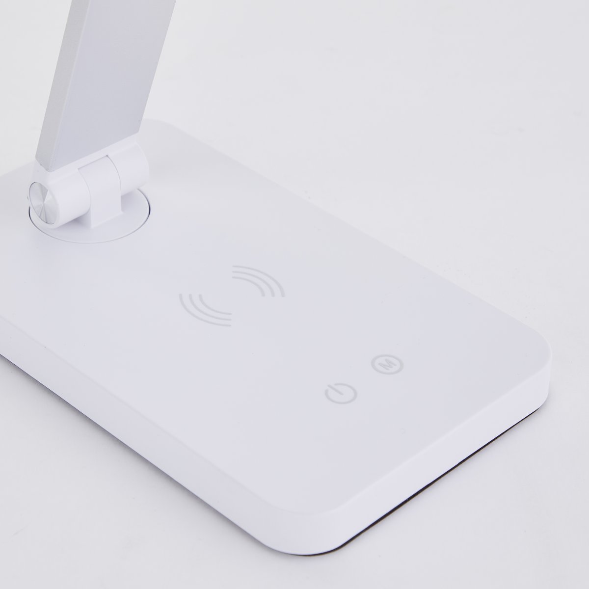 Florence 38cm Hvid skrivebordslampe Fra Brilliant - Lampen har en 3-trins ber&oslash;ringsd&aelig;mper til at regulere lysstyrken og tilbyder b&aring;de varm og dagslys hvid belysning.