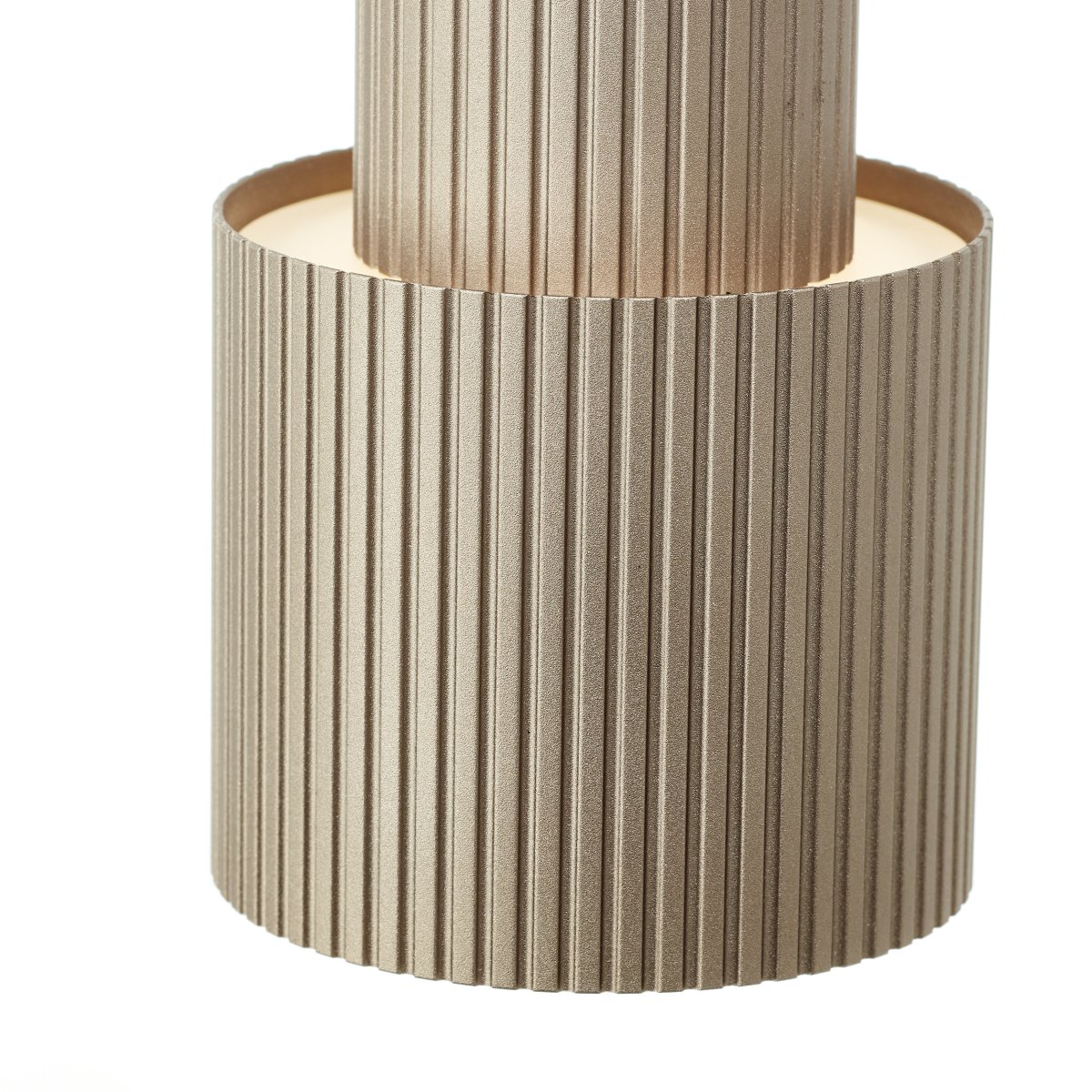Cadiz 98cm Bronze loftslampe Fra Brilliant - Pendellængden kan justeres, så den passer til forskellige rumhøjder, og lampen monteres nemt i loftet.