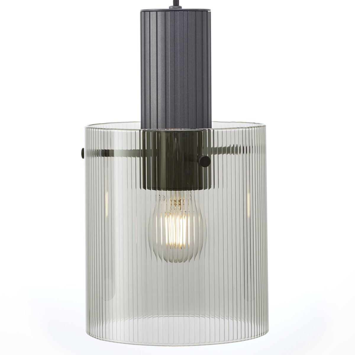 Riffelini 98cm Antracit loftslampe Fra Brilliant - Dens klare glas skaber et indbydende og moderne lys, der passer perfekt over spisebordet eller i stuen.