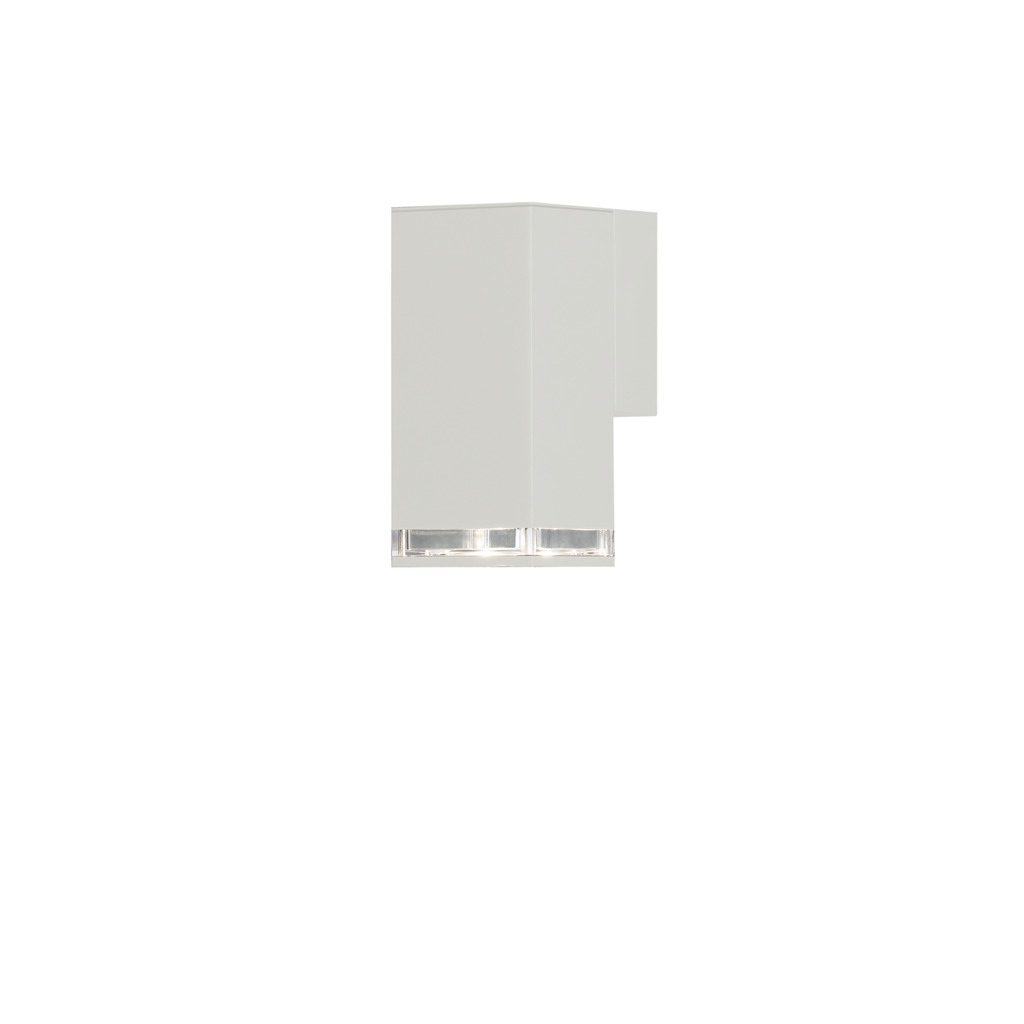 Pollux Hvid udendørslampe Fra Konstsmide - Med sit terningformede design og direkte lys er den ideel til at skabe en sofistikeret atmosfære i entre og gange.