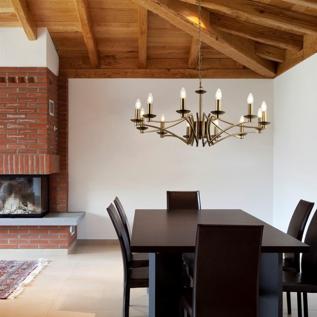 Ascot Ø88 Antik messing loftslampe Fra Searchlight - Med en generøs diameter på 88 cm og i alt 12 lampeholdere giver den en kraftfuld og jævn belysning.