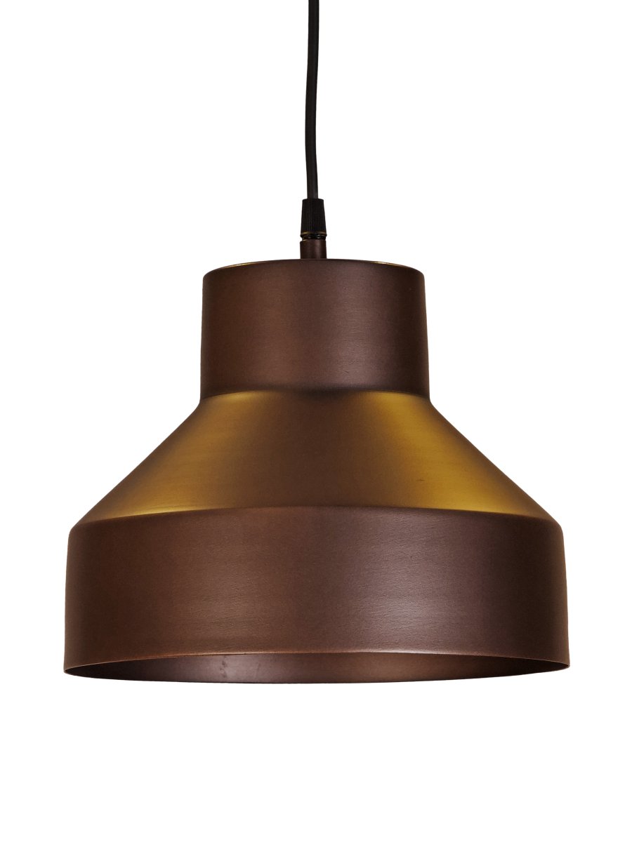 Solo Ø26 Brun loftslampe Fra PR Home - Den matte antikbrune finish giver lampen en varm og eksklusiv karakter, hvilket g&oslash;r den til en stilfuld tilf&oslash;jelse til spisebordet eller andre mindre rum.