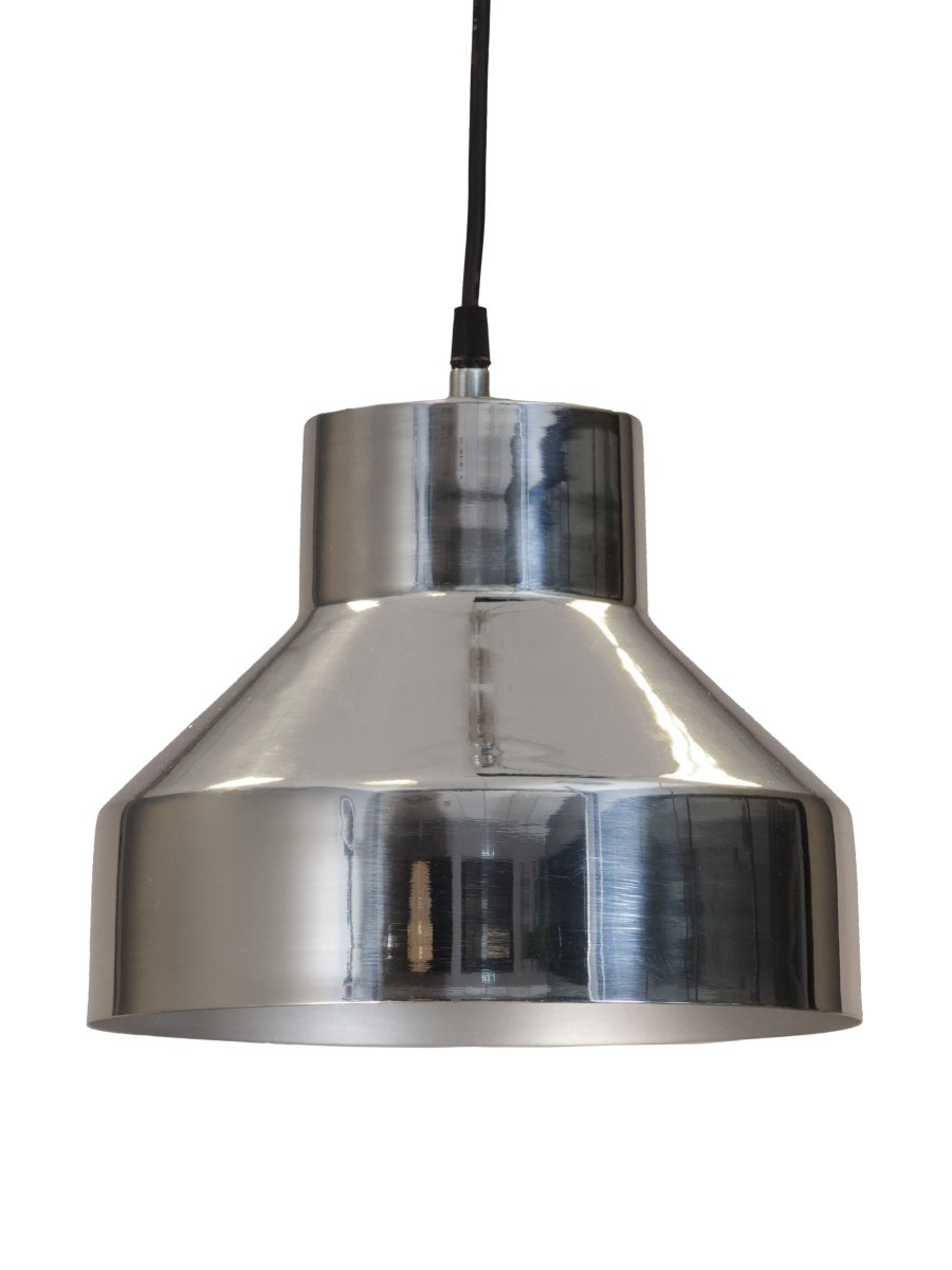 Solo Ø26 Krom loftslampe Fra PR Home - Den skinnende kromfinish giver lampen en eksklusiv karakter, hvilket g&oslash;r den til en stilfuld tilf&oslash;jelse til spisebordet eller andre mindre rum.
