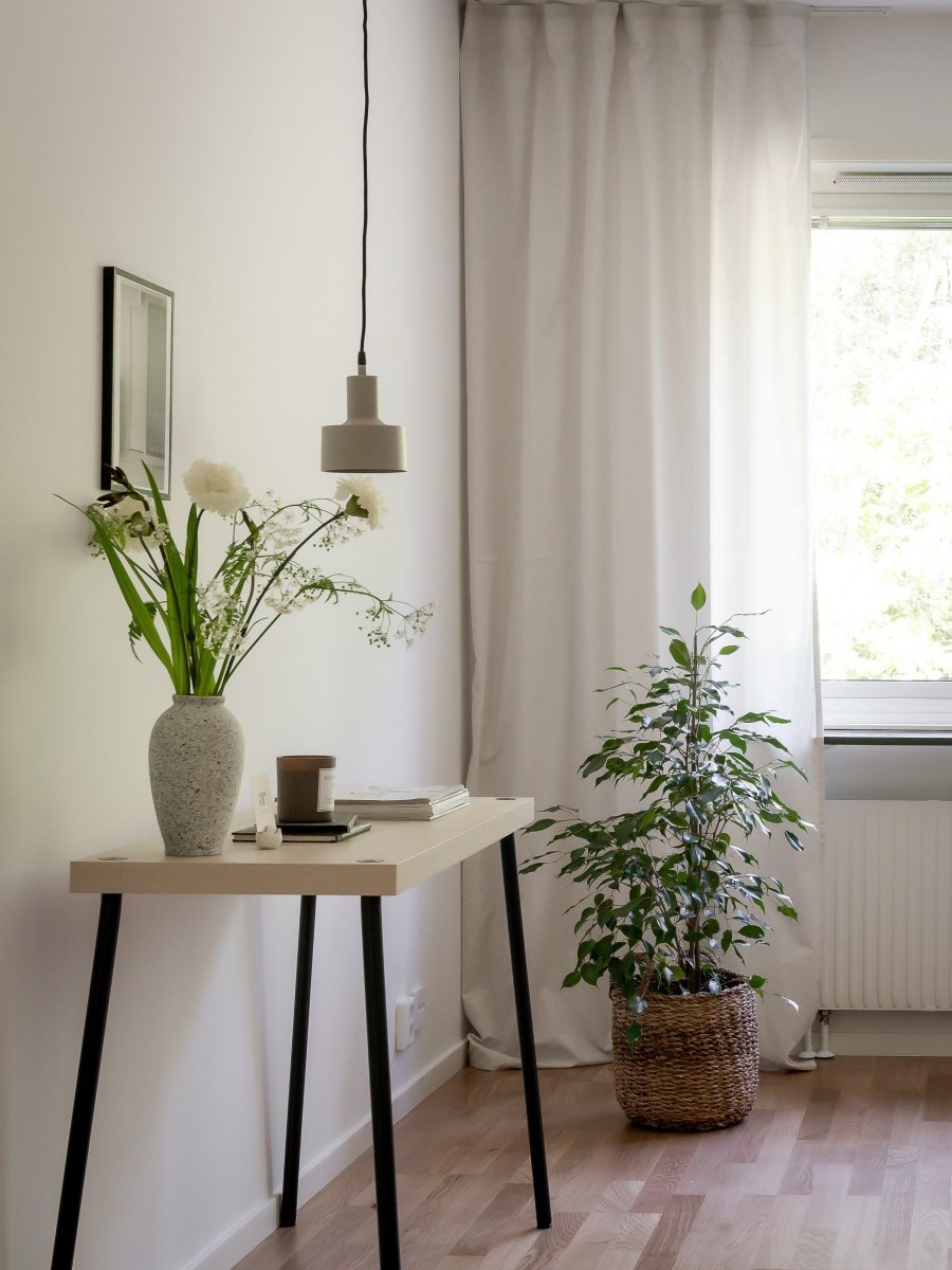 Solo Ø13 Beige vindueslampe Fra PR Home - Beige mat finish b&aring;de indvendig og udvendig.