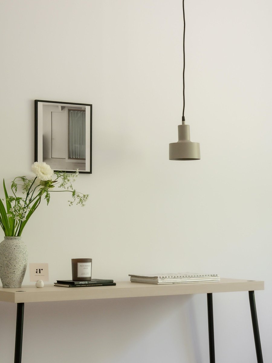Solo Ø13 Beige vindueslampe Fra PR Home - Beige mat finish b&aring;de indvendig og udvendig.