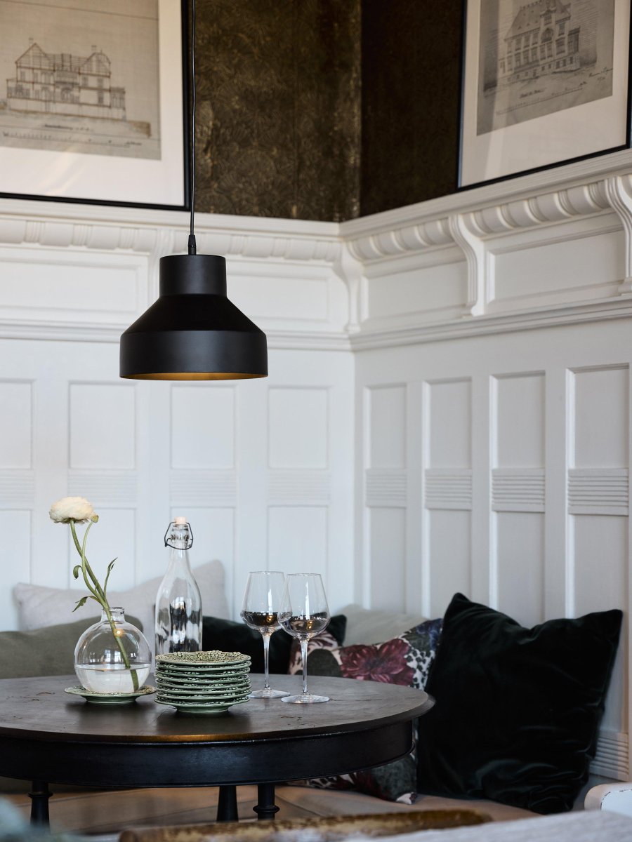 Solo Ø26 Sort loftslampe Fra PR Home - Loftslampe Solo er en mindre loftslampe i metal.