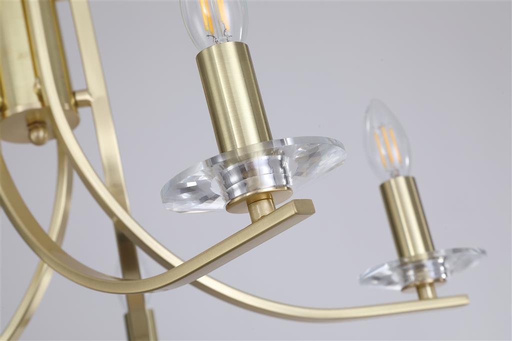 Ascona Ø62 Messing loftslampe Fra Searchlight - Ascona er en metallysekrone med en satineret messingfinish og et blødt buet armdesign, der giver et elegant og tidløst udtryk.