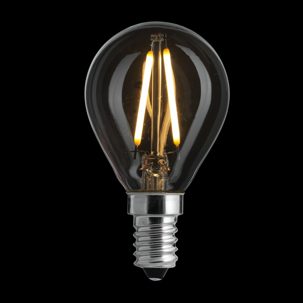 LED E14 kuglepære 2W 2700K Gennemsigtig Fra Unison - Med kun 2W effekt og et bl&oslash;dt, varmt lys p&aring; 2700K er den b&aring;de energieffektiv og perfekt til at skabe en behagelig atmosf&aelig;re i mindre lamper eller dekorative installationer.