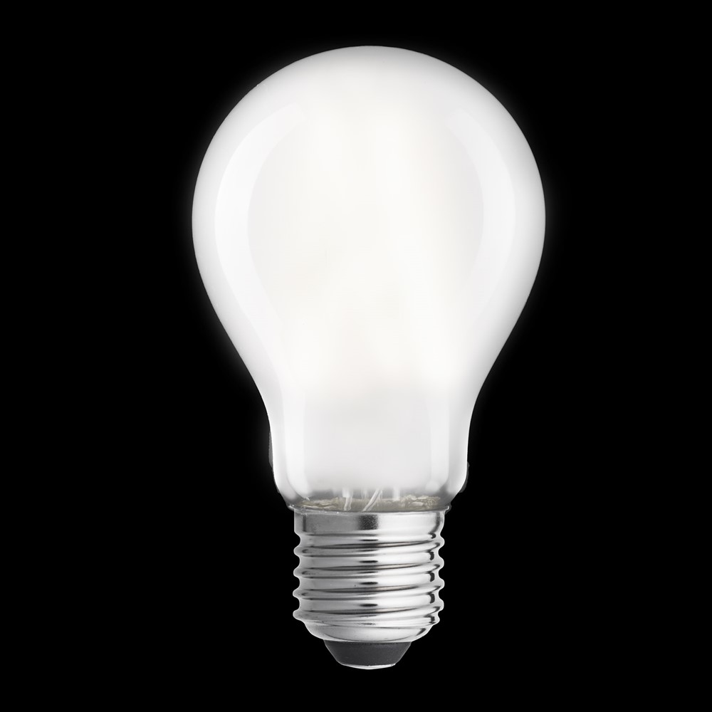 E27 normal mat 2W 2700K Hvid Fra Unison - KLASSISK normal mat E27 lyskilde med en effekt p&aring;; 2W og et behageligt, varmt lys p&aring; 2700K giver et bl&oslash;dt og glat lys, ideelt til generel belysning i hjemmet.