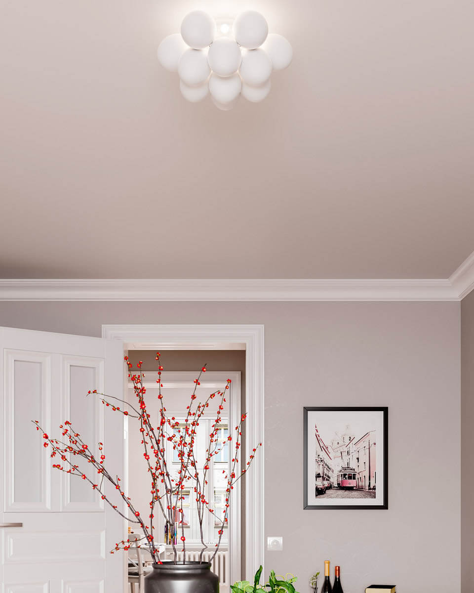 Gross Ø30 Hvid plafond Fra By Rydéns - Gross plafond er en dekorativ loftslampe, der best&aring;r af 12 klare glaskugler, hver med en diameter p&aring; 8 cm.