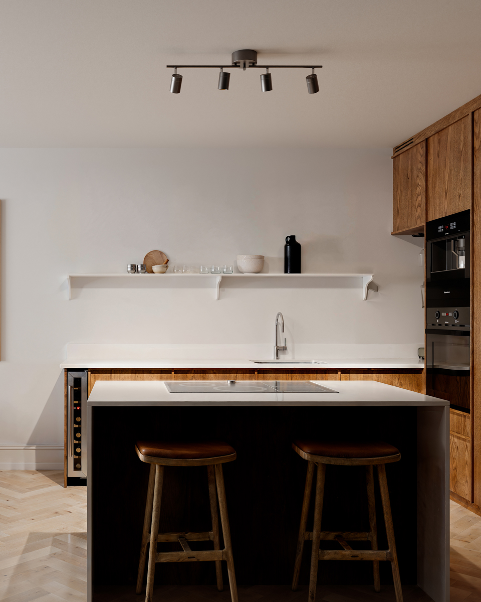 Correct 4 Stålgrå spotlight Fra By Rydéns - Correct loftskinnen er et praktisk produkt, der passer ind i ethvert hjem.