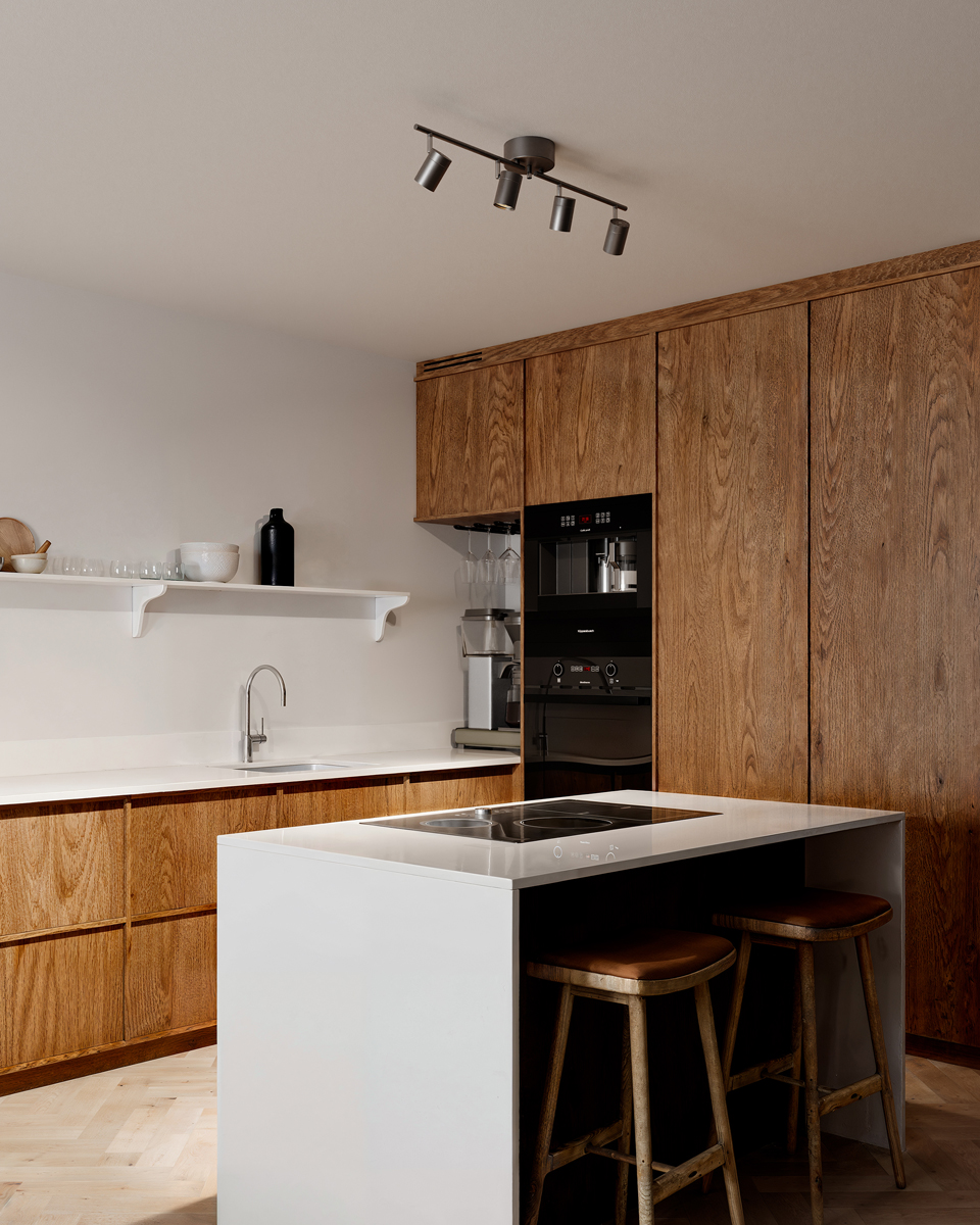 Correct 4 Stålgrå spotlight Fra By Rydéns - Correct loftskinnen er et praktisk produkt, der passer ind i ethvert hjem.