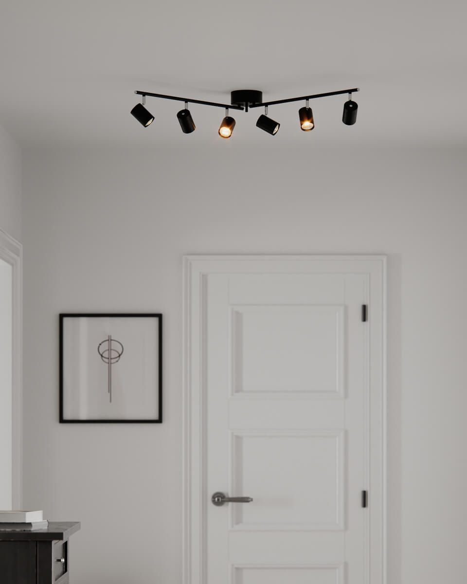 Correct 6 Mat sort spotlight Fra By Rydéns - Lampens arme kan ogs&aring; vinkles, hvilket betyder, at du kan tilpasse formen til rummet i stedet for at have lampen i en lige linje.
