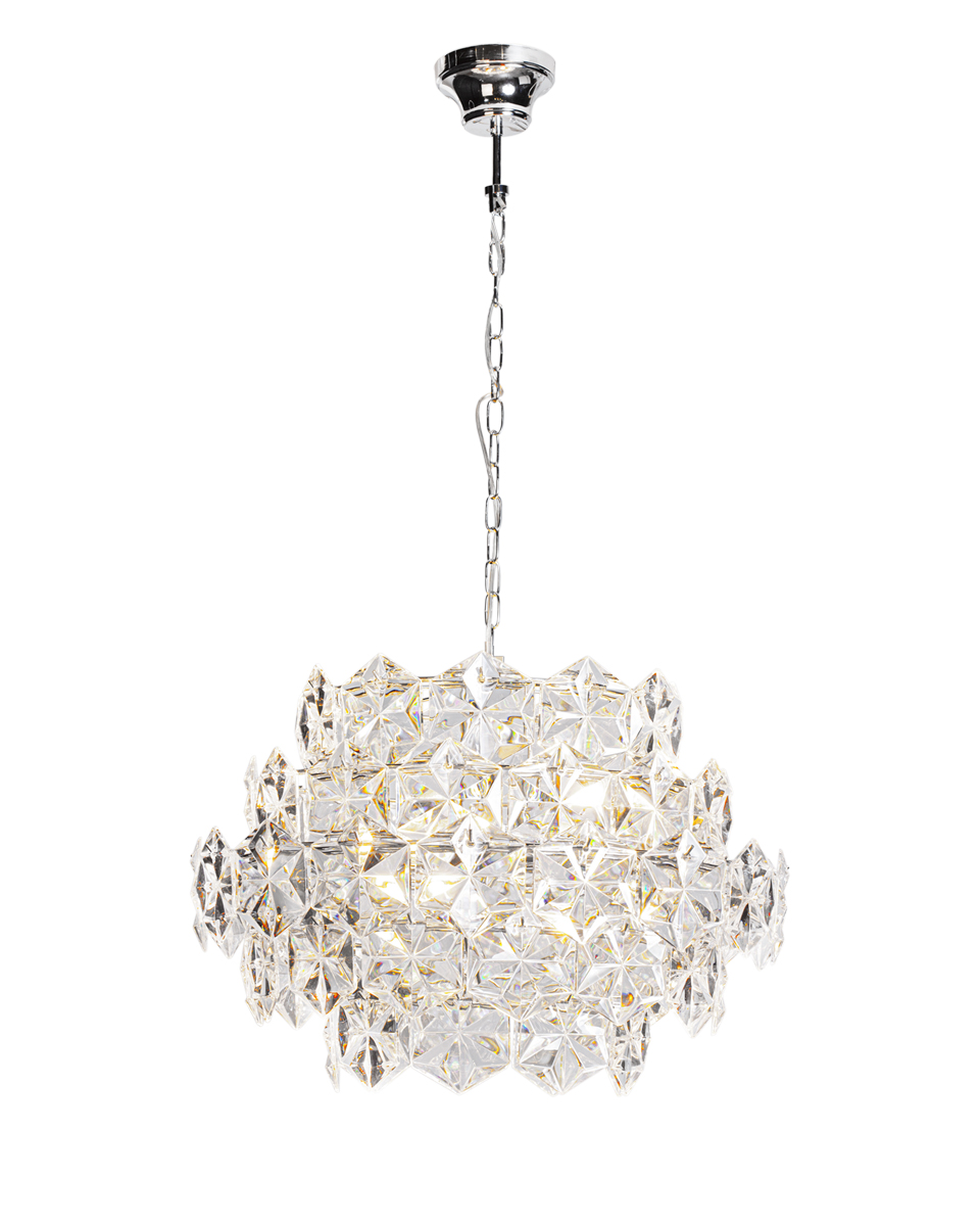 Monarque Ø58 Gennemsigtig krystal Fra By Rydéns - N&aring;r lampen t&aelig;ndes, skabes en funklende og atmosf&aelig;risk gl&oslash;d, der giver rummet en eksklusiv karakter.