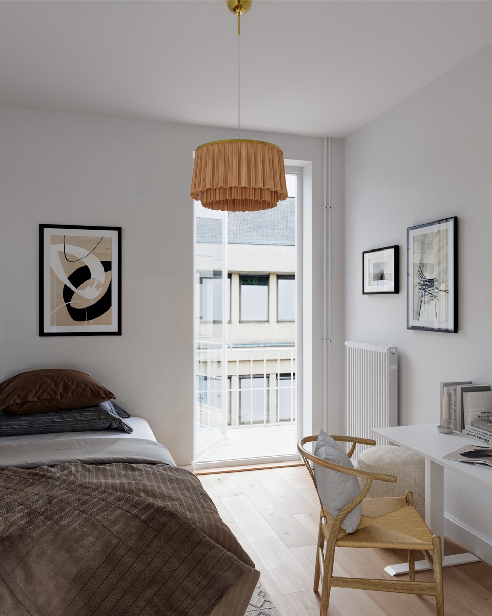 Ophelia Ø40 Beige loftslampe Fra By Rydéns - N&aring;r lampen t&aelig;ndes, spredes et bl&oslash;dt og atmosf&aelig;risk lys, der skaber en varm og hyggelig atmosf&aelig;re i rummet.