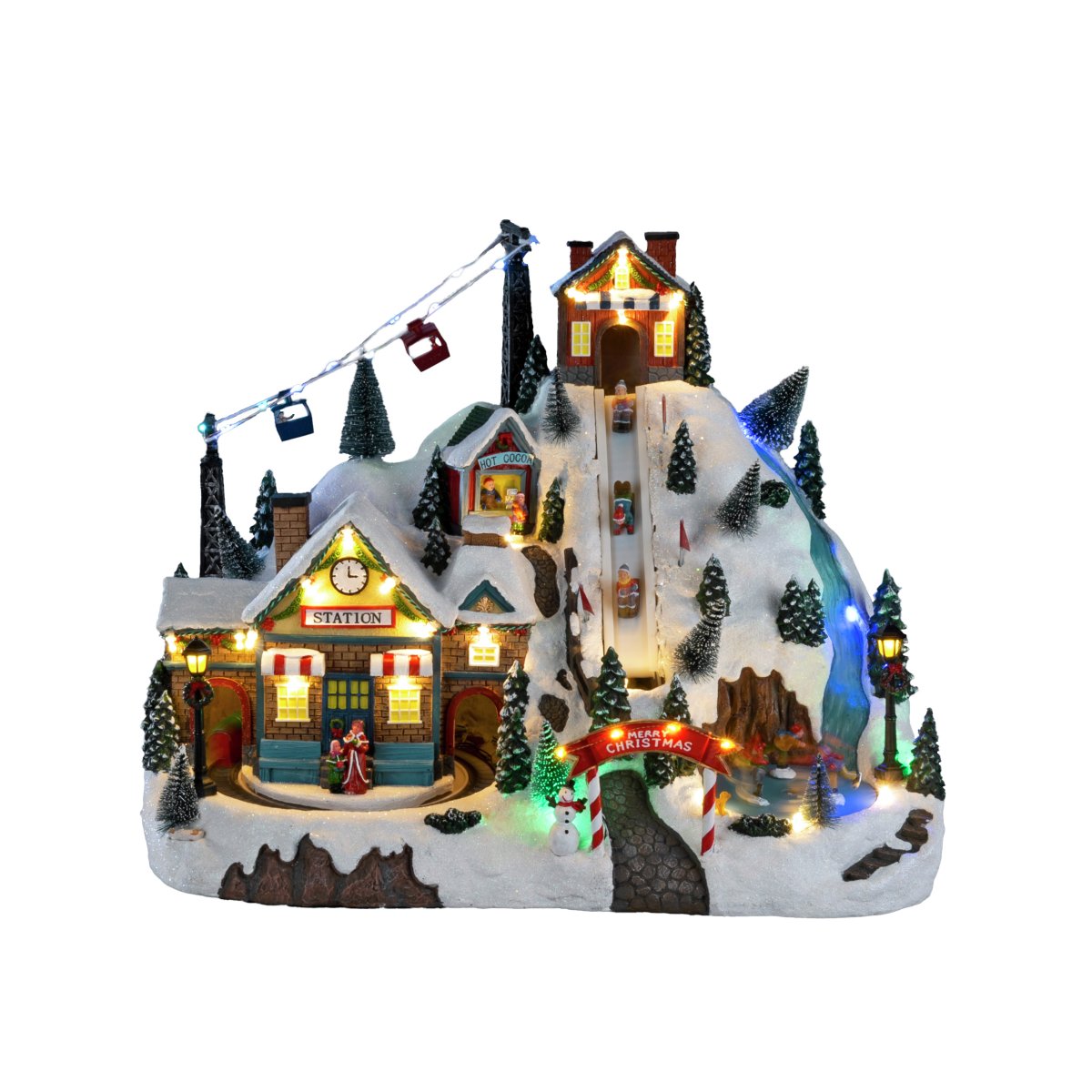 Juleby Skisted 28cm Flerfarvet Fra Konstsmide - Skab en levende og magisk julestemning med denne detaljerede julelandsby formet som et skisportssted, lavet af polyresin.