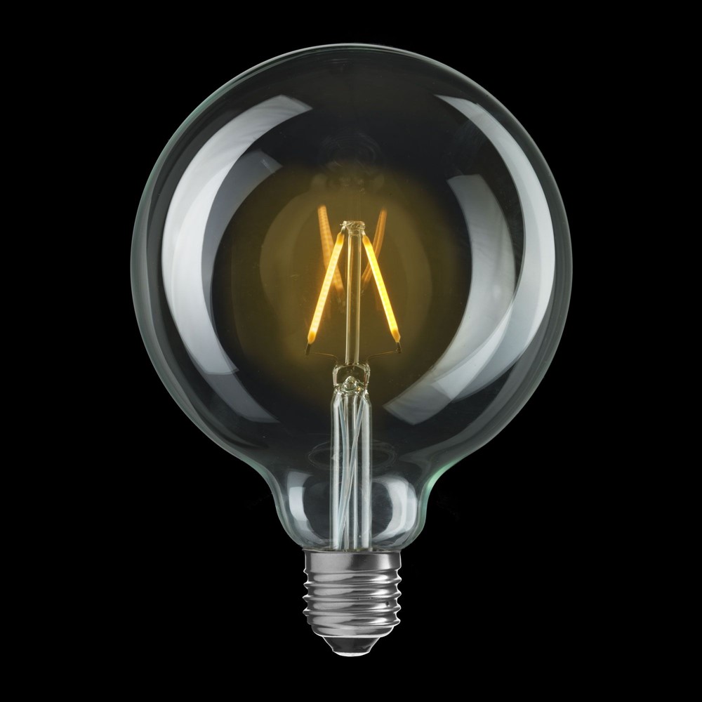 E27 Globepære 0,8W 2200K Gennemsigtig Fra Unison - Denne energieffektive lyskilde giver en retro-inspireret gl&oslash;d med lavt energiforbrug, hvilket g&oslash;r den til et stilfuldt valg til ethvert rum.