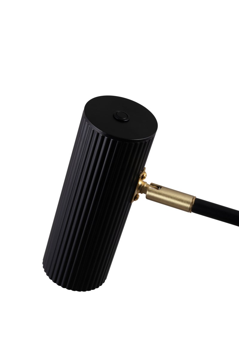 Hubble Read 64cm Sort skrivebordslampe Fra Globen Lighting - USB C-porten på bagsiden af lampefoden er testet med enheder fra Apple og burde være kompatibel med versioner op til iPhone 15 og iPad 10.