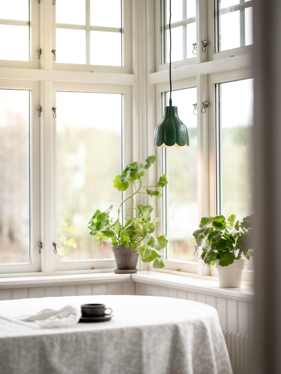 Tulippa Ø17 Grøn vindueslampe Fra PR Home - Loft/vindueslampe Tulippa i metal.