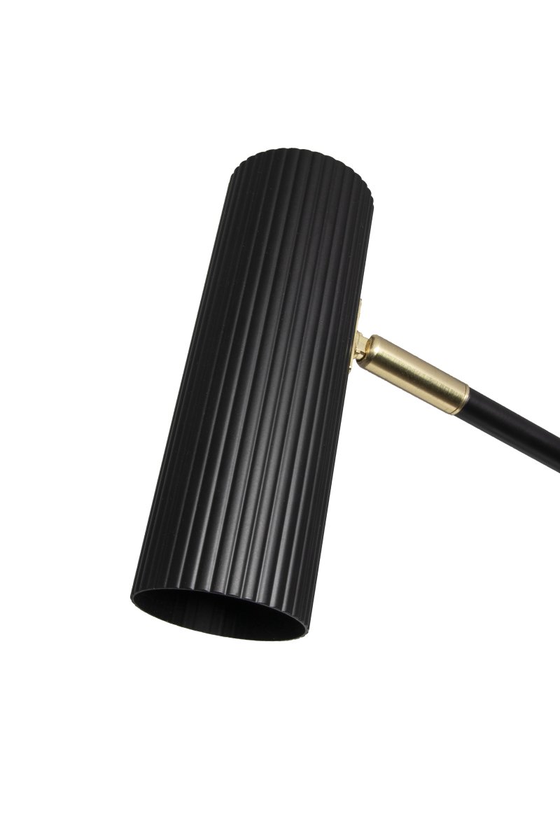 Hubble Read 45cm Sort skrivebordslampe Fra Globen Lighting - Hubble Read er en moderne skrivebordslampe med en rørformet og riflet metalskærm.