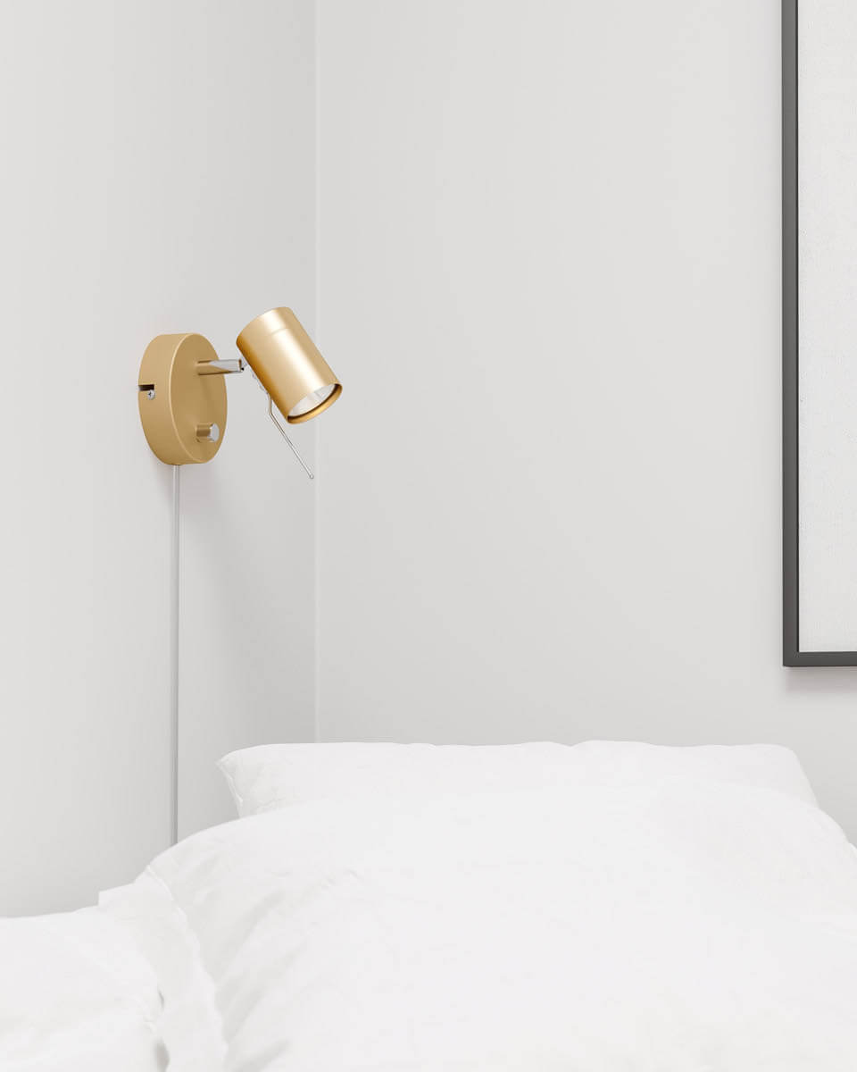 Correct Guld læselampe Fra By Rydéns - Correct vægspots' stilrene ydre gør det en fordel at blive placeret overalt, hvor du har brug for at sprede ekstra lys.