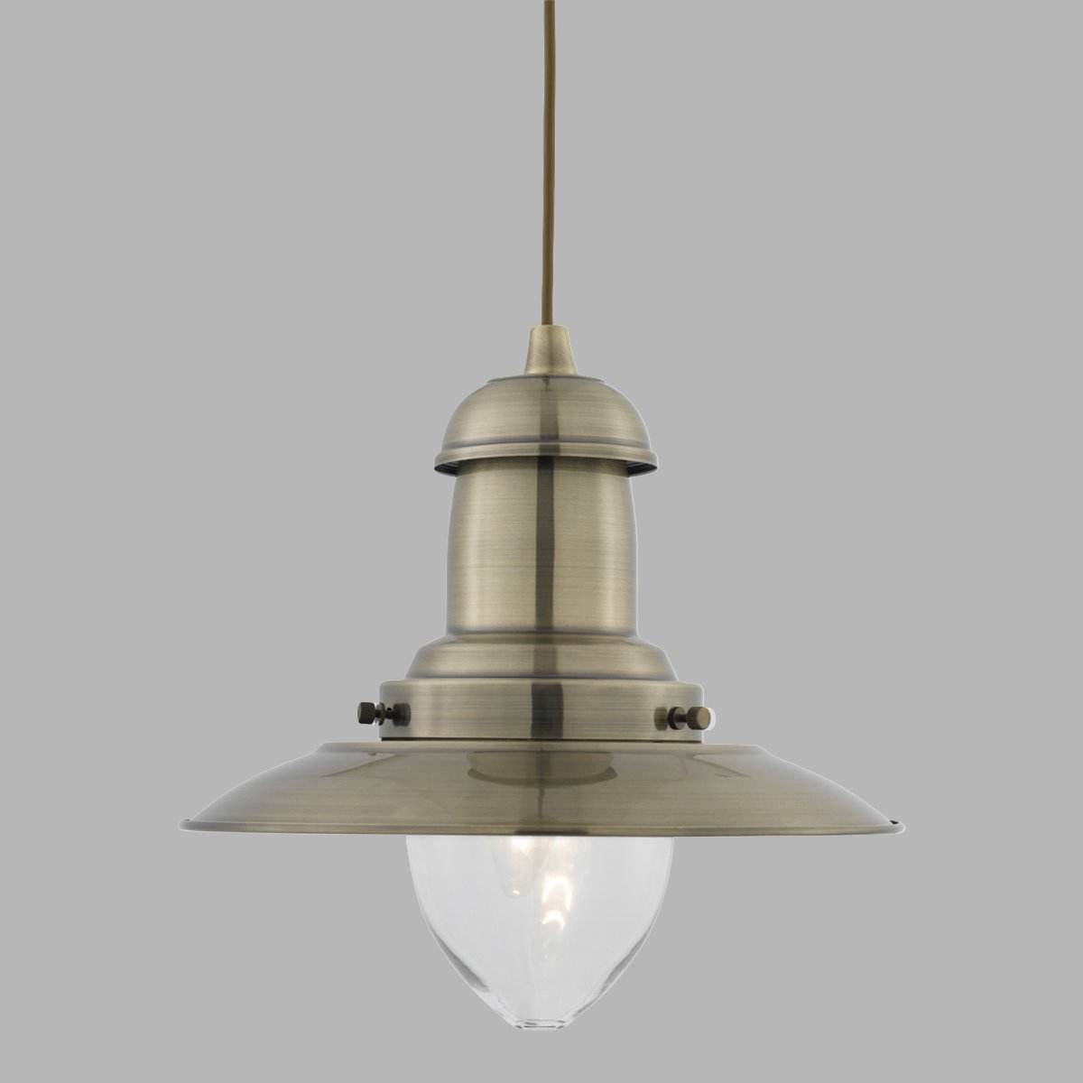 Fisherman Ø32 Antik messing loftslampe Fra Searchlight - Fisherman loftslampe i antik messing med klar glasskærm har et robust, landligt inspireret design med klassisk, industriel stil.